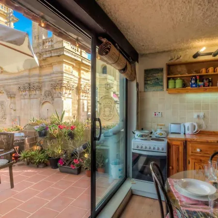 Stylish Penthouse With Amazing Roof Terrace In Incredible Location On St George's Square