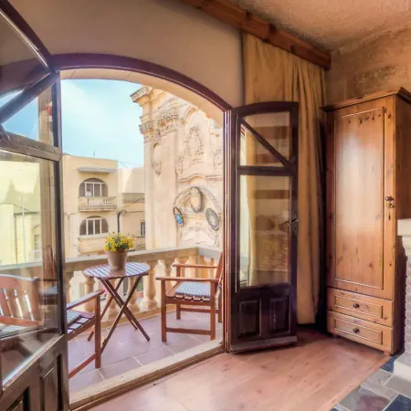 Stylish Penthouse With Amazing Roof Terrace In Incredible Location On St George's Square
